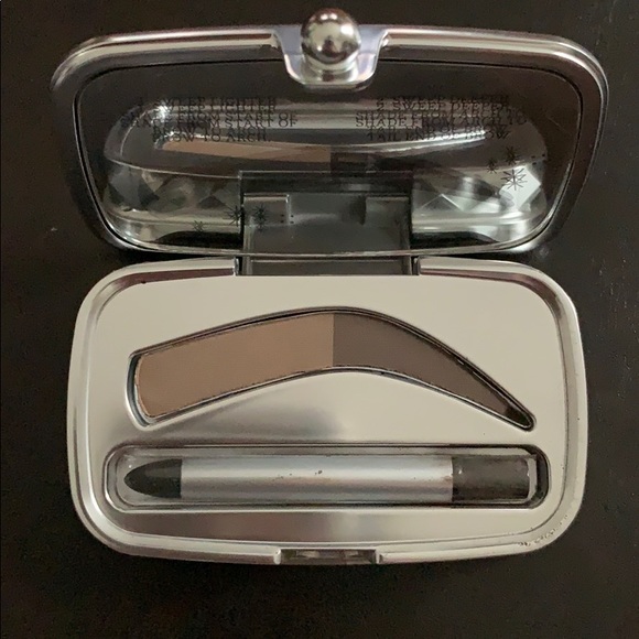 Benefit Foolproof Brow Powder - Picture 3 of 6